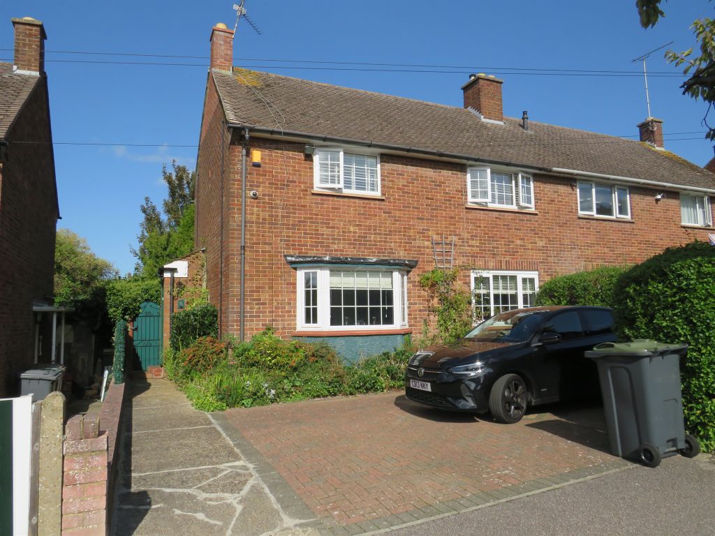 3 bed semidetached house for sale in Plantation Road, Luton LU3, £