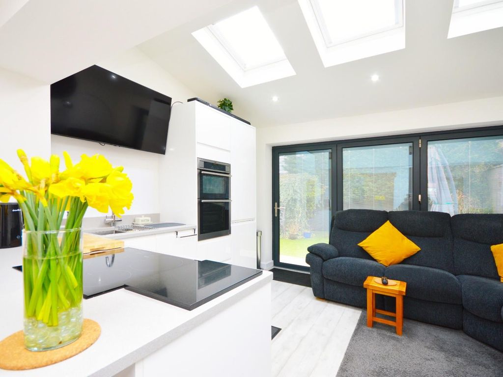 4 bed semidetached house for sale in Capel Close, Warmley, Bristol