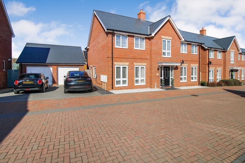 4 bed detached house for sale in Tear Crescent, Potton SG19 Zoopla