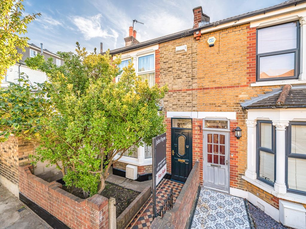 2 bed end terrace house for sale in Congress Road, London SE2, £425,000