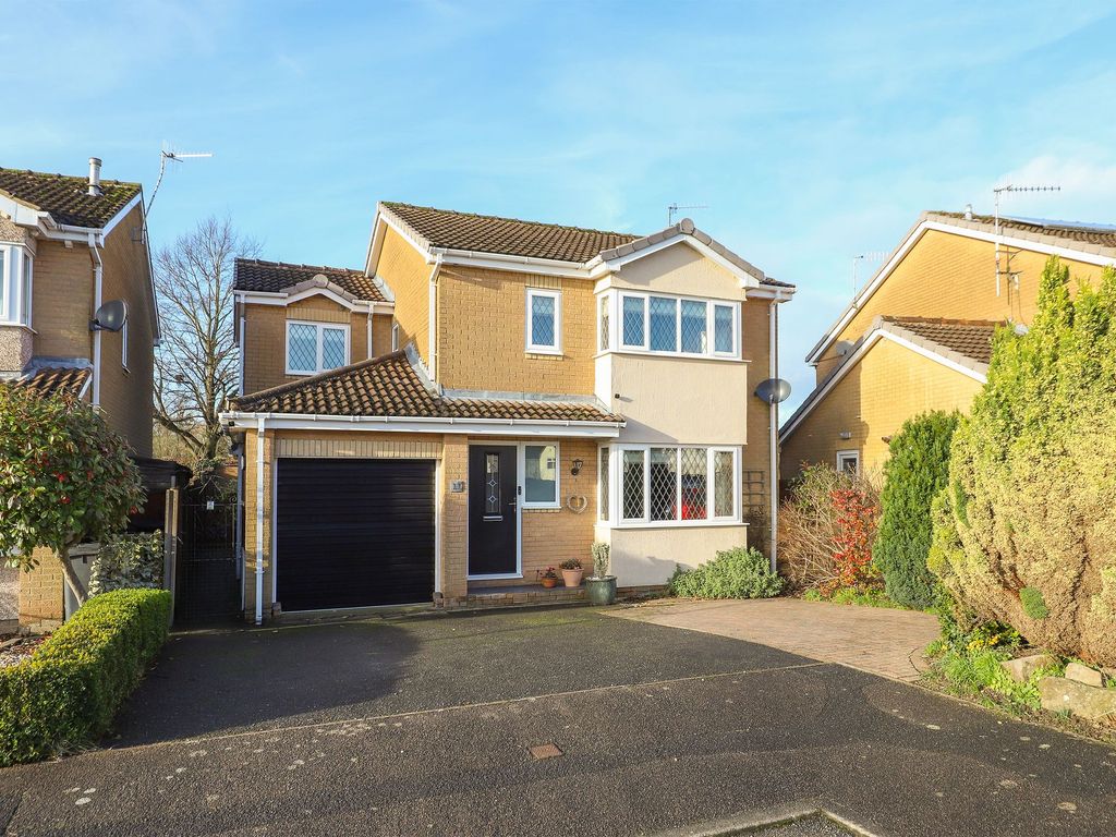 4 bed detached house for sale in Upper Newbold Close, Chesterfield S41