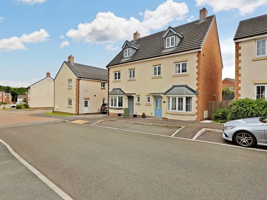 4 bed town house for sale in Dyffryn Y Coed, Church Village, Pontypridd