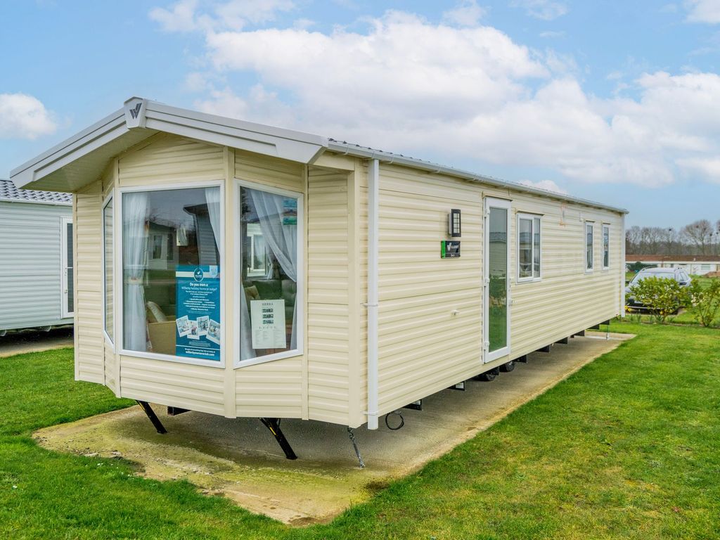 2 bed mobile/park home for sale in Burgh Castle Marina, Burgh Castle