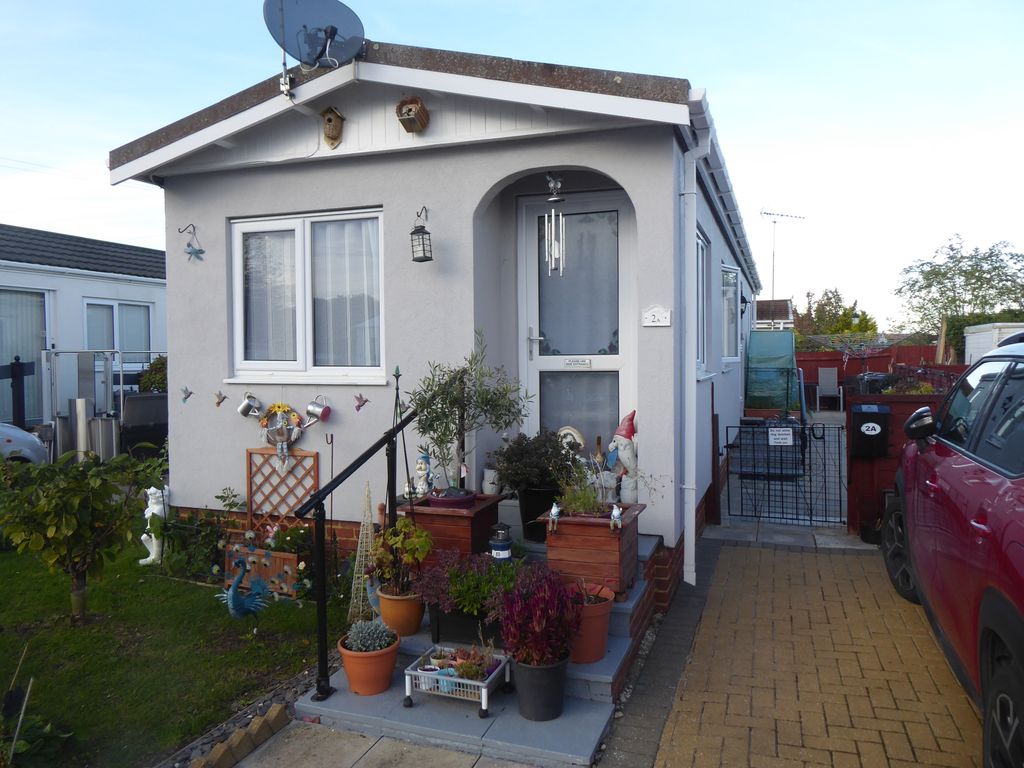 2 bed mobile/park home for sale in The Willows Park, Guildford Road