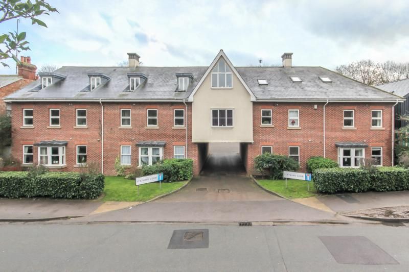 2 bed flat for sale in Stathams Court, Hemel Hempstead Road, Redbourn