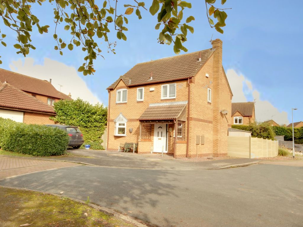 4 bed detached house for sale in Southwell Close, Beverley HU17, £