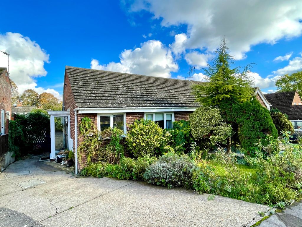 2 bed semidetached bungalow for sale in The Wayback, Saffron Walden CB10, £375,000 Zoopla