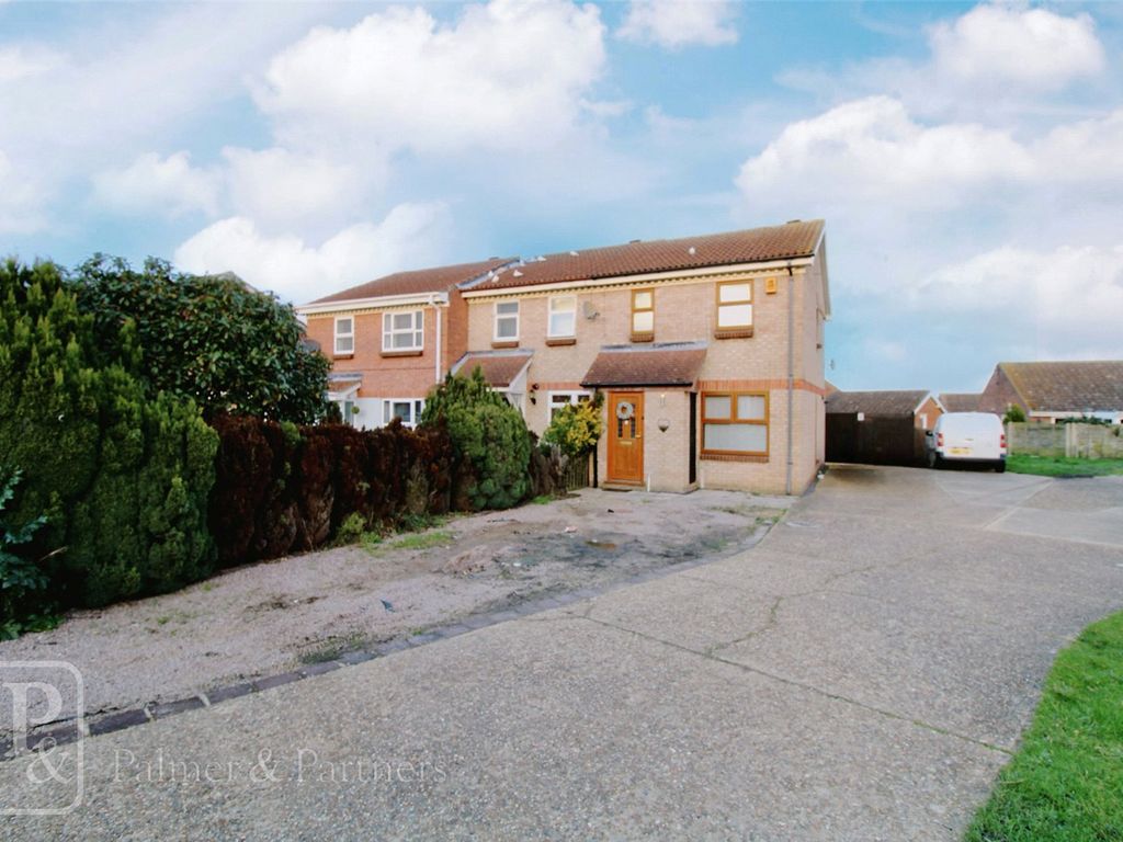 2 bed end terrace house for sale in Merstham Drive, ClactonOnSea