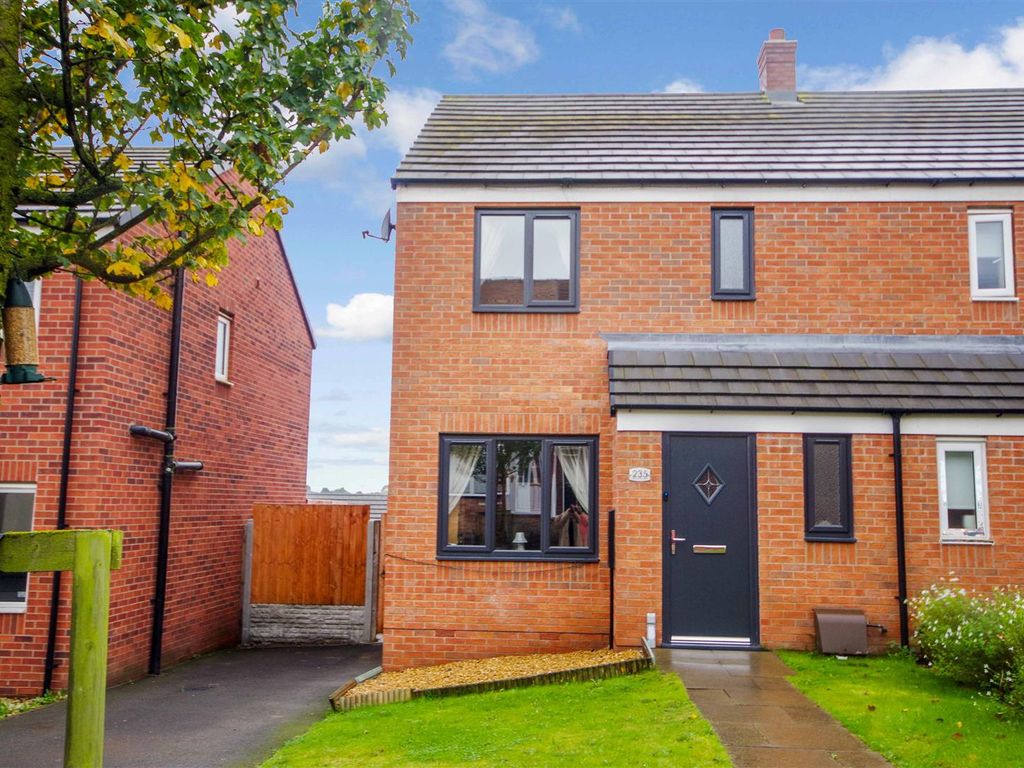 3 bed semidetached house for sale in Greenheath Road, Hednesford