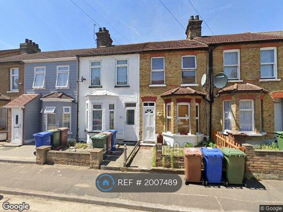2 bed terraced house to rent in Foxton Road, Grays RM20, £1,400 pcm