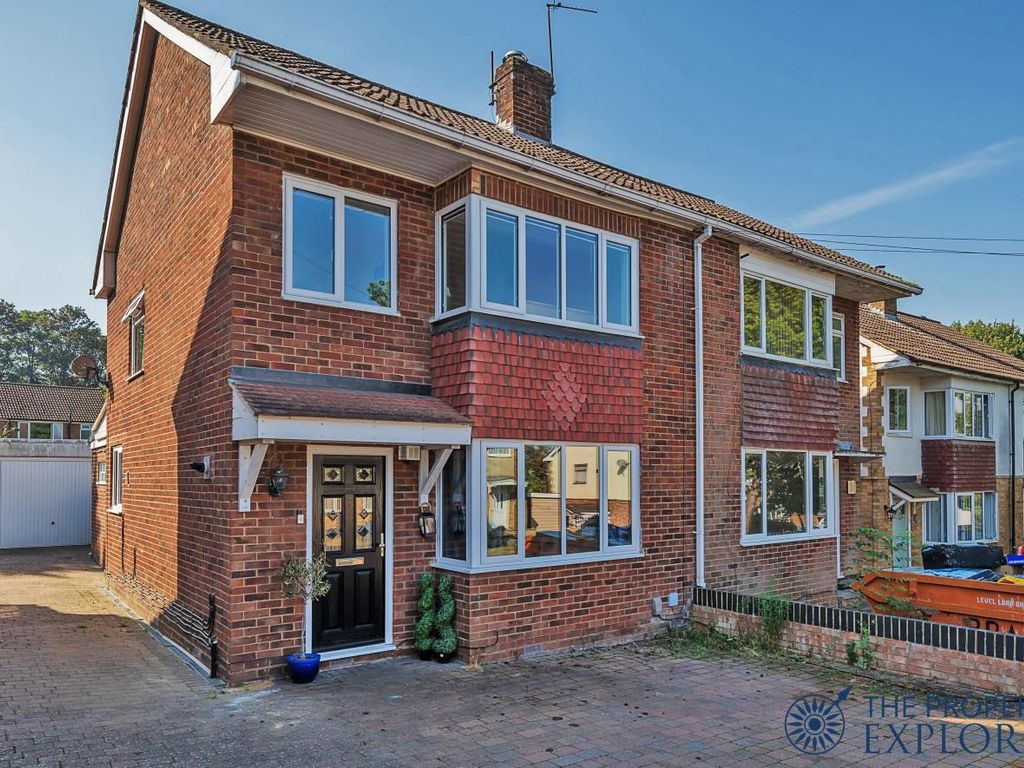 3 bed semidetached house for sale in Morley Road, Basingstoke RG21, £