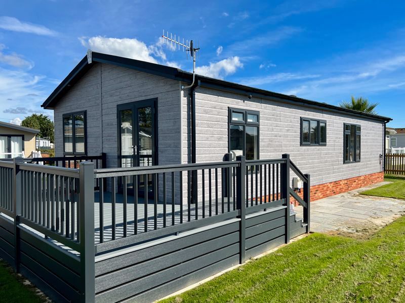 New home, 2 bed mobile/park home for sale in Warners Lane, Selsey