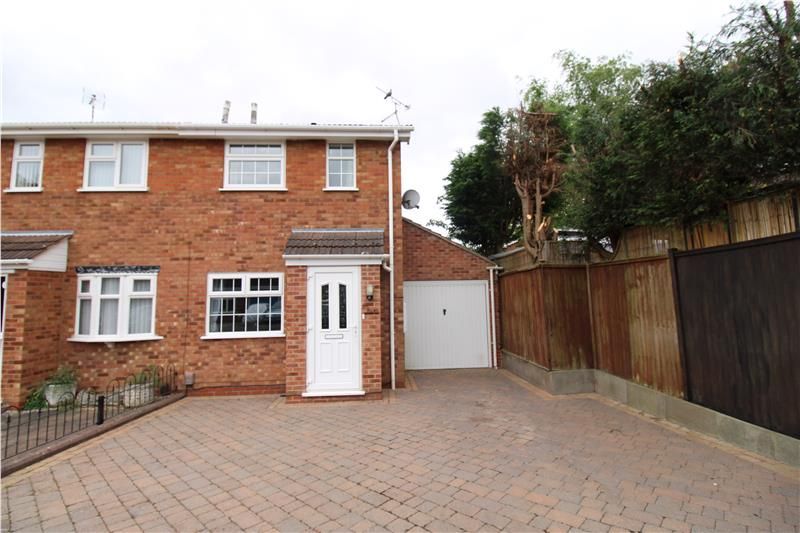 2 bed semidetached house to rent in Farm Road, Barwell, Leicestershire