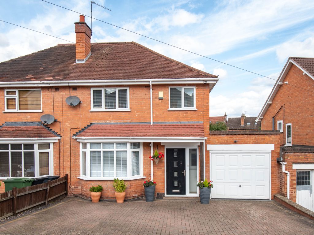 3 bed semidetached house for sale in Vicarage Crescent, Redditch