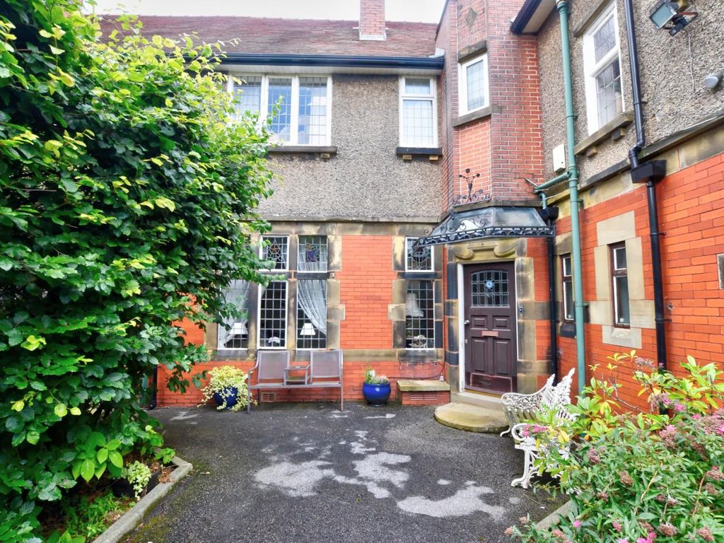 4 bed semidetached house for sale in Pasturegate, Burnley BB11, £