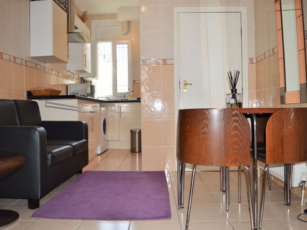 2 bed flat to rent in Mile End Road, Stepney, Mile End, London E1 Zoopla