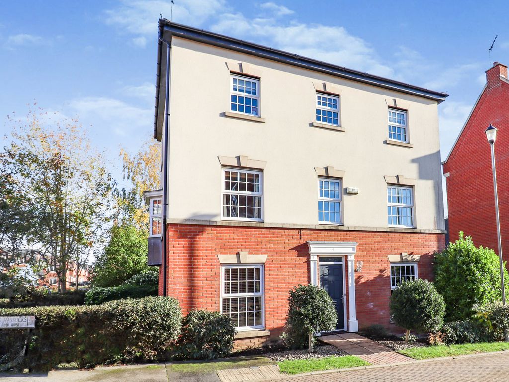 5 bed detached house for sale in Long Hassocks, Coton Meadows, Rugby