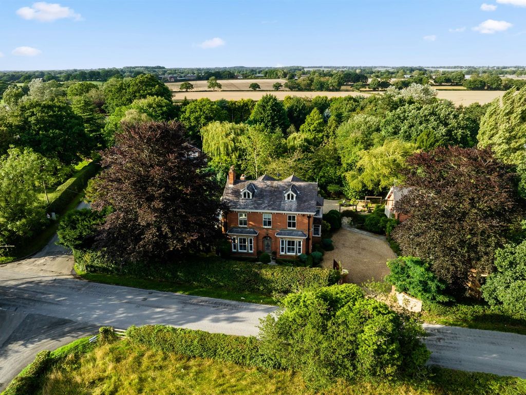 6 bed detached house for sale in Plumley Moor Road, Plumley, Knutsford