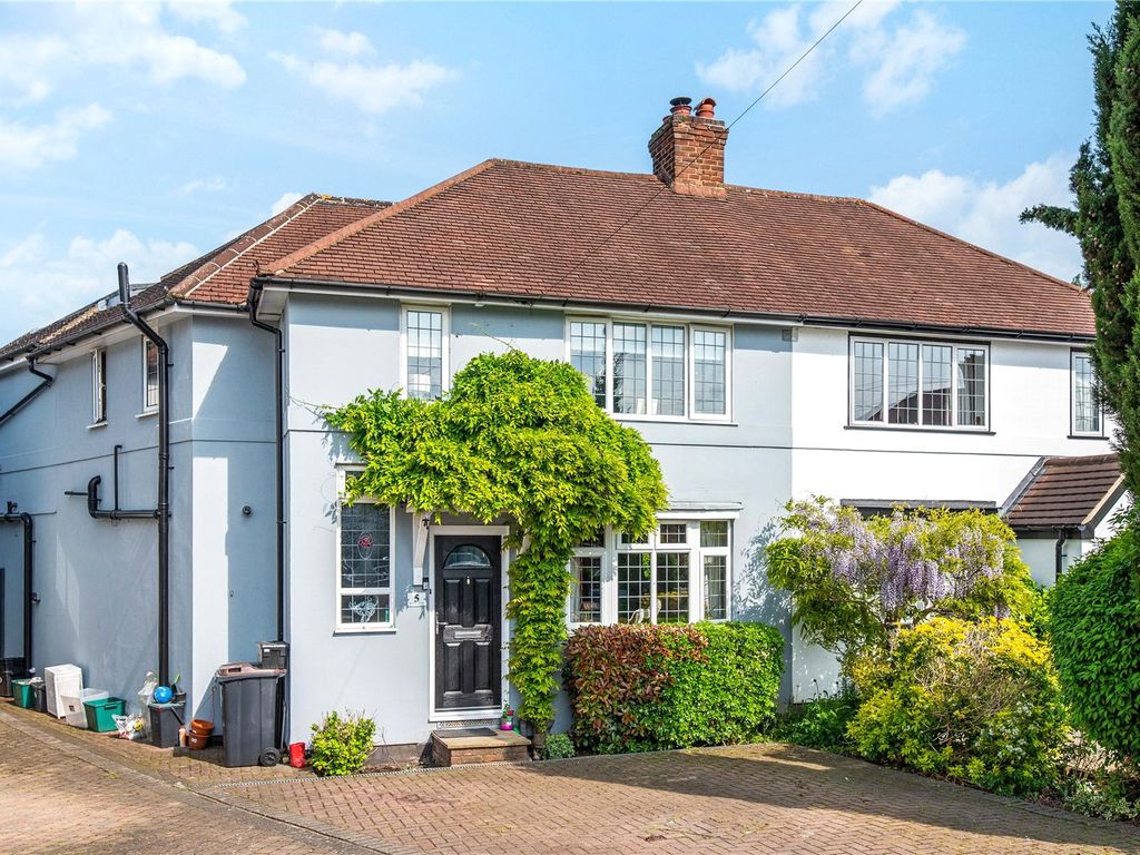 3 bed semidetached house for sale in Montcalm Close, Bromley BR2 Zoopla