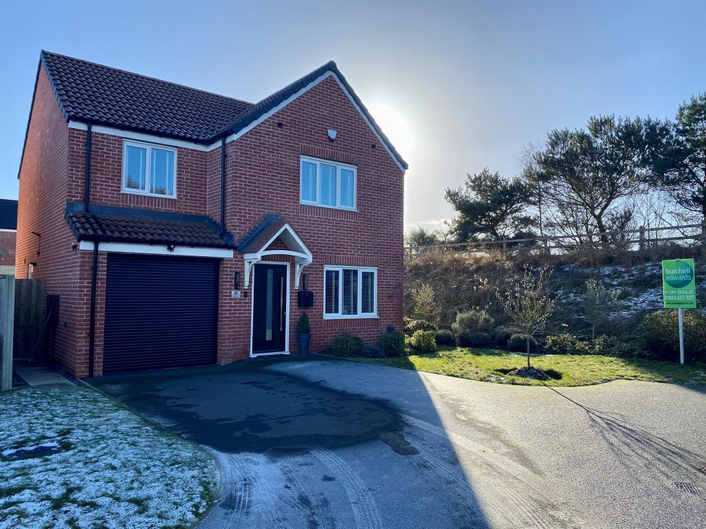 4 bed detached house for sale in Barn Owl Way, Clipstone Village
