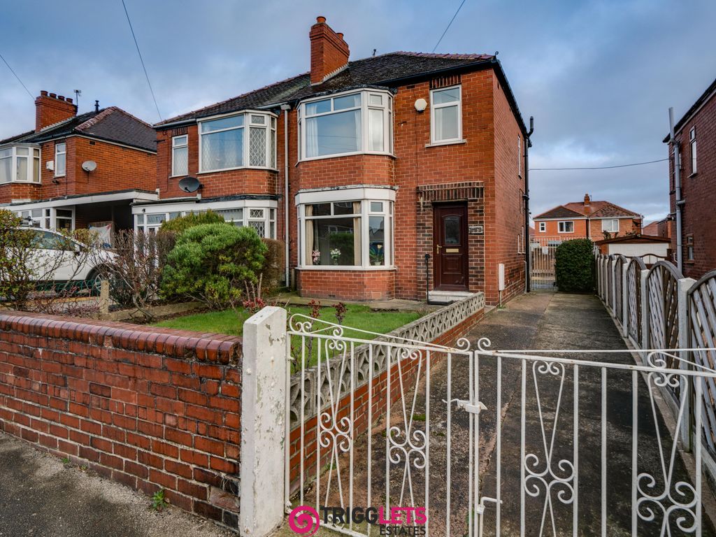 3 bed semidetached house for sale in Summer Lane, Wombwell, Barnsley