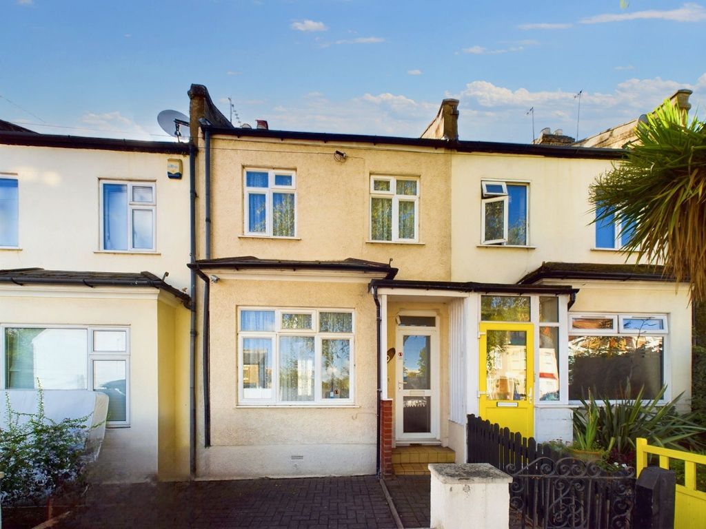 3 bed terraced house for sale in Brunswick Crescent, London N11, £