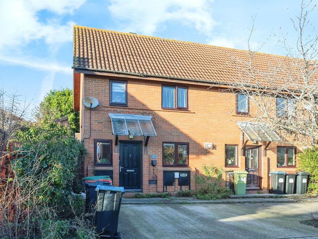 3 bed semidetached house for sale in Khasiaberry, Walnut Tree, Milton