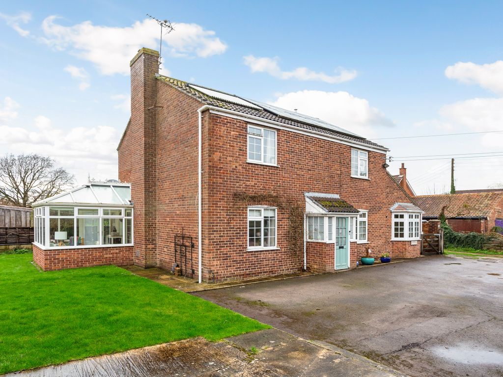 4 bed detached house for sale in Frampton On Severn, Gloucester GL2, £