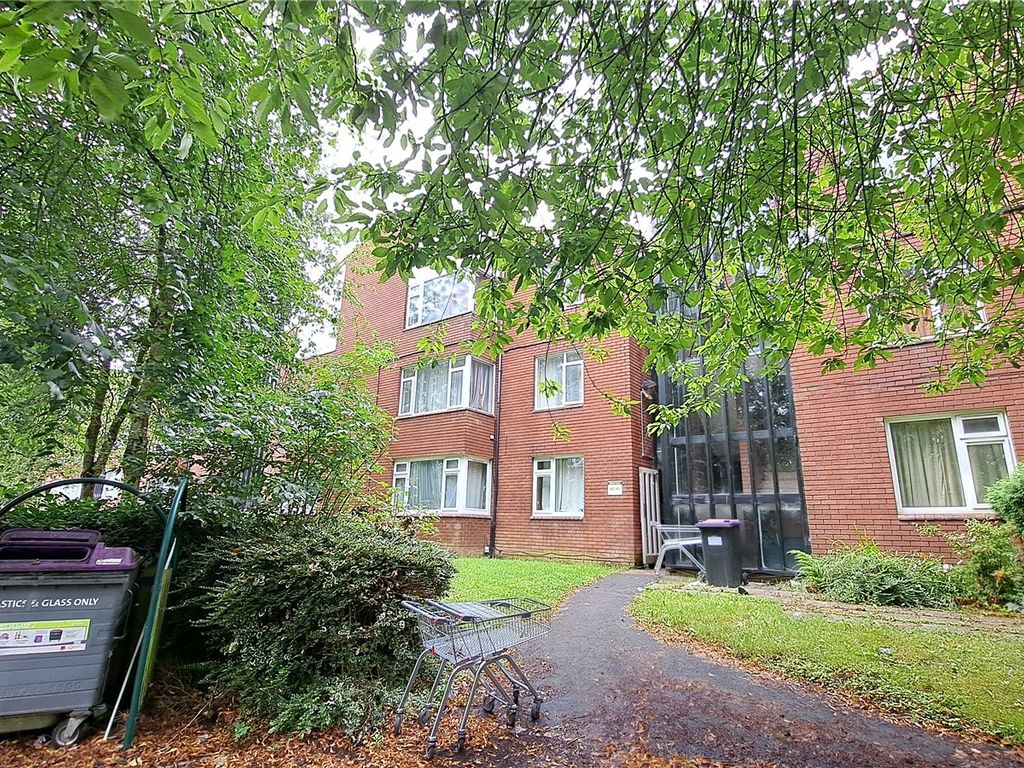 2 bed flat to rent in Dalford Court, Hollinswood, Telford, Shropshire