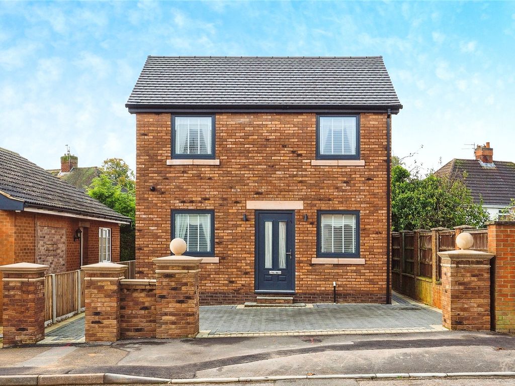 3 bed detached house for sale in Beardall Street, Hucknall, Nottingham, Nottinghamshire NG15, £