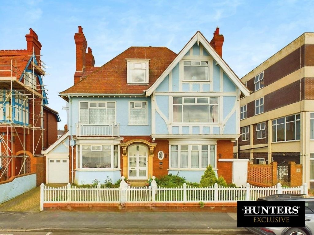 9 bed detached house for sale in The Expanse, North Marine Drive, Bridlington YO15, £595,000