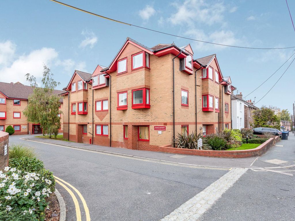 1 bed flat to rent in Whitelands, Franklynn Road, Haywards Heath RH16