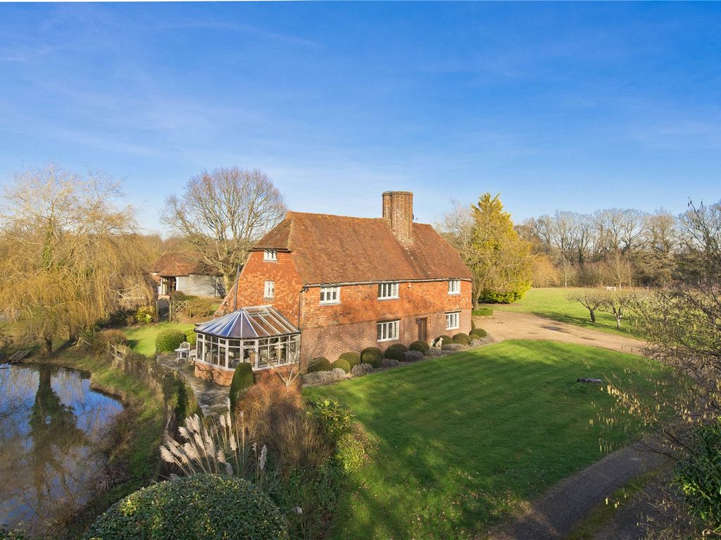 6 bed detached house to rent in Kirdford, Billingshurst, West Sussex