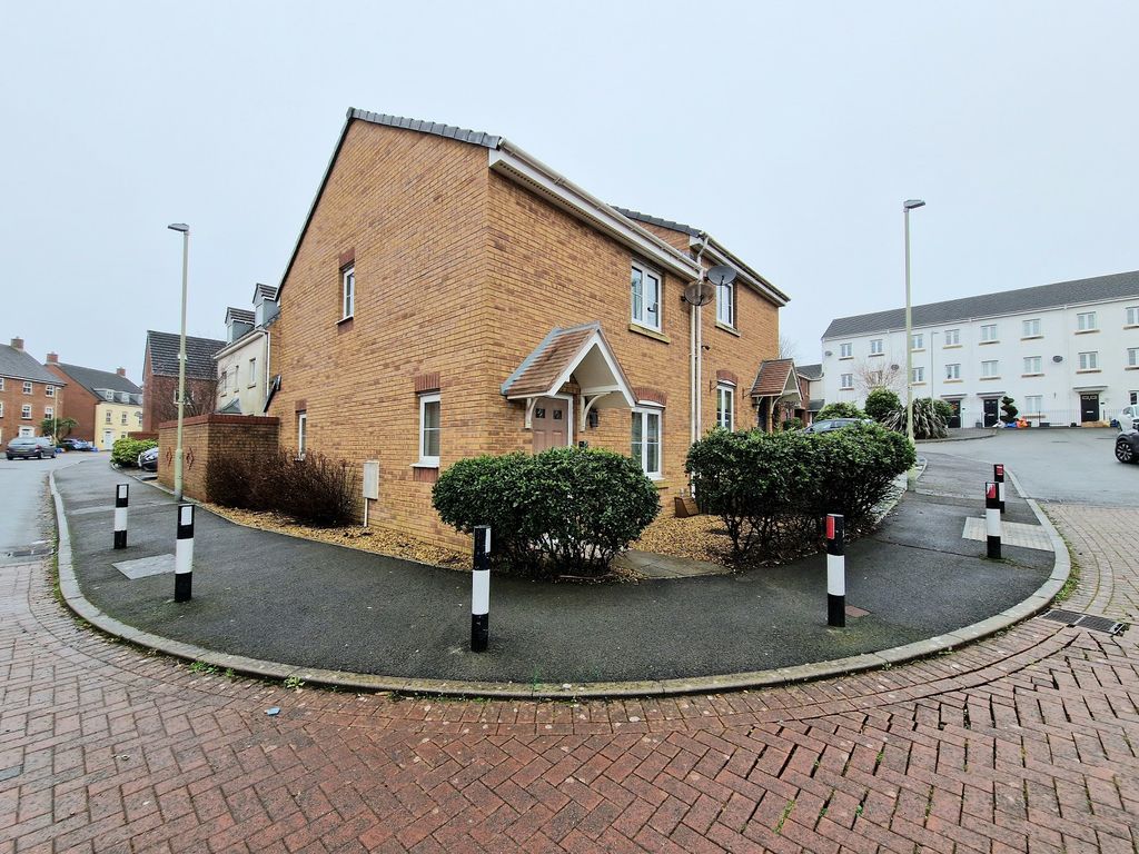 3 bed semidetached house to rent in Longacres, Brackla, Bridgend