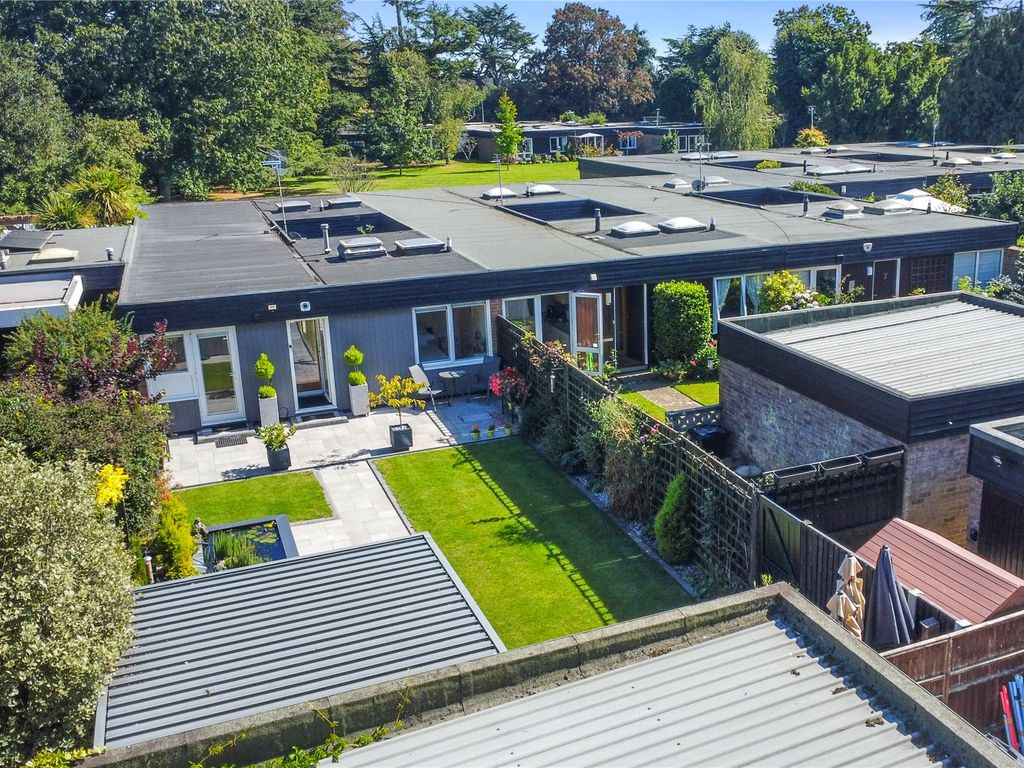 4 bed bungalow for sale in Ardleigh Court, Ardleigh, Colchester, Essex