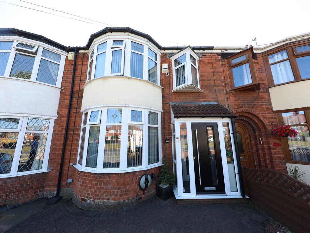 3 bed terraced house for sale in Kingston Road, Willerby, Hull HU10, £