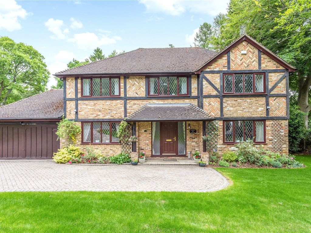 5 bed detached house for sale in Magnolia Dene, Hazlemere, High