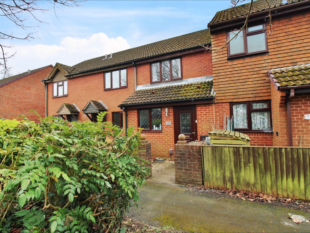 2 bed terraced house for sale in Course Park Crescent, Park Gate, Fareham PO14, £275,000 Zoopla