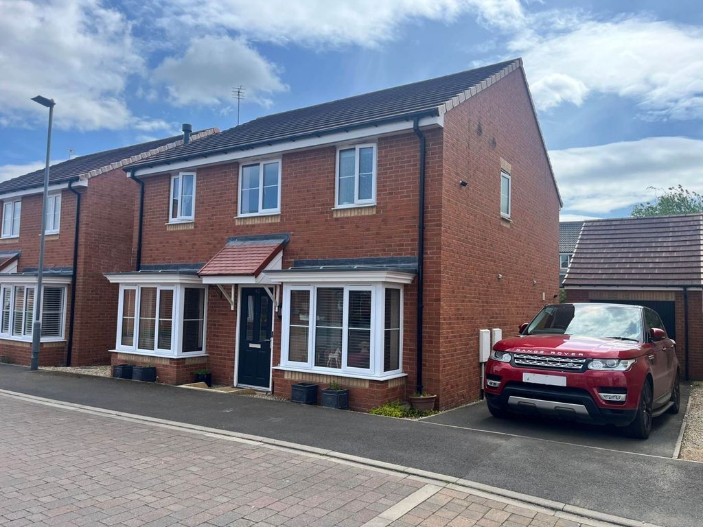 3 bed detached house for sale in Rosthwaite Drive, Skelton TS12, £