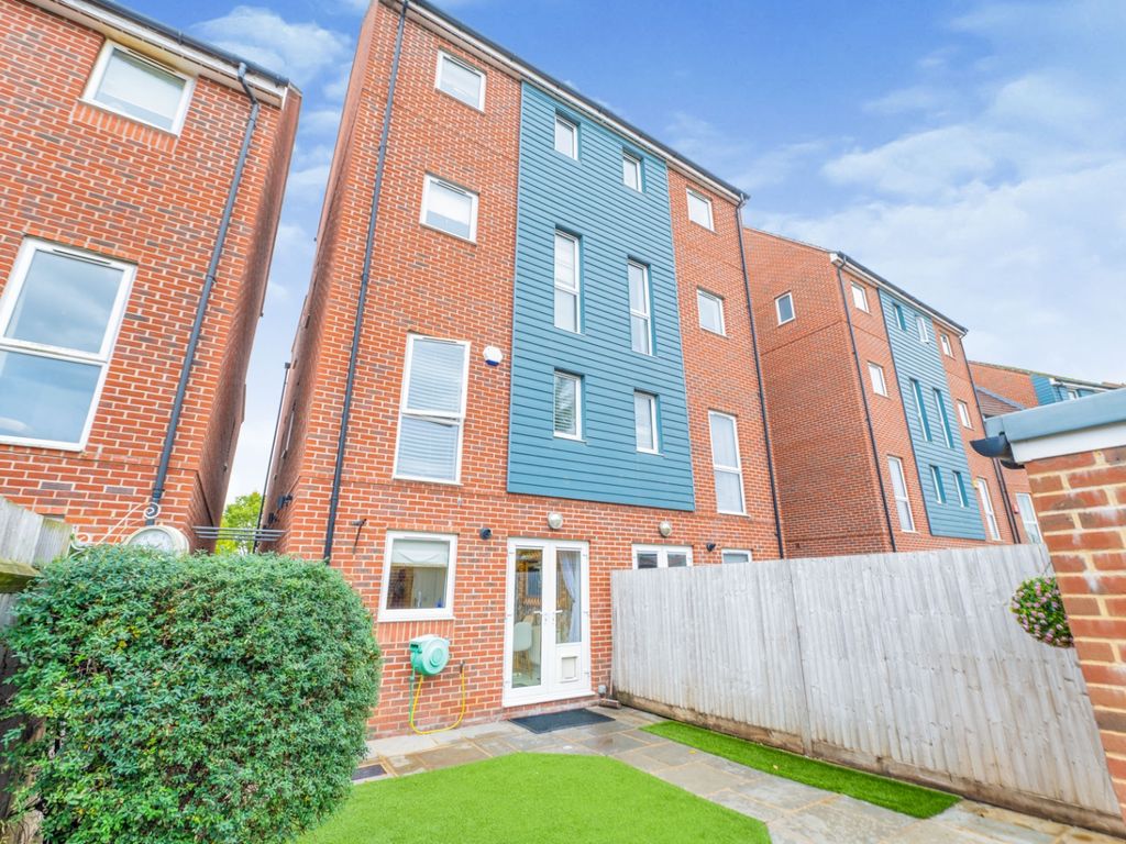 Ambassador Walk, Eastleigh, Hampshire SO50  