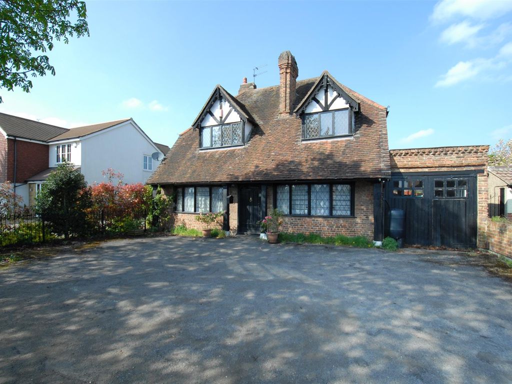 3 bed detached house for sale in Bath Road, Taplow, Maidenhead SL6, £