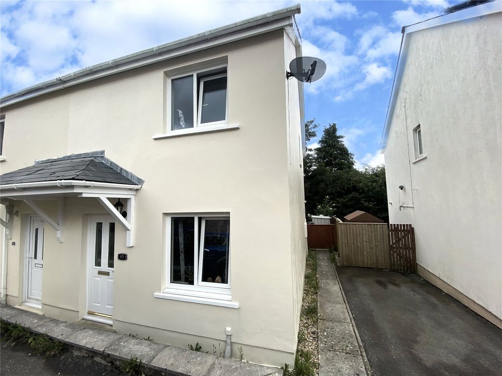 3 bed semidetached house for sale in Tudor Gardens, Merlins Bridge