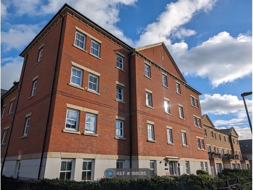 2 bed flat to rent in Crimson Road, Erith DA8, £1,650 pcm Zoopla