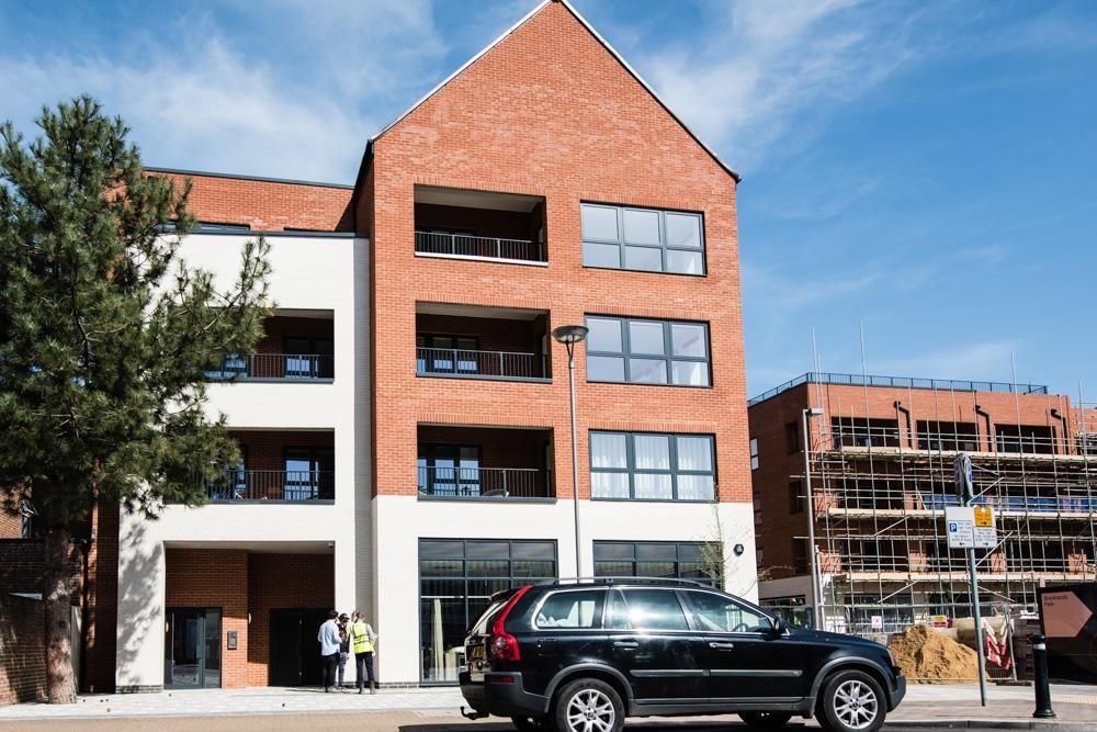 2 bed flat to rent in Ashford, Surrey TW15, £1,750 pcm Zoopla