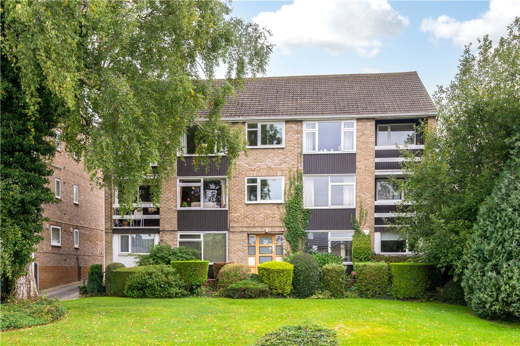 3 bed flat for sale in Bradford Road, Menston, Ilkley, West Yorkshire