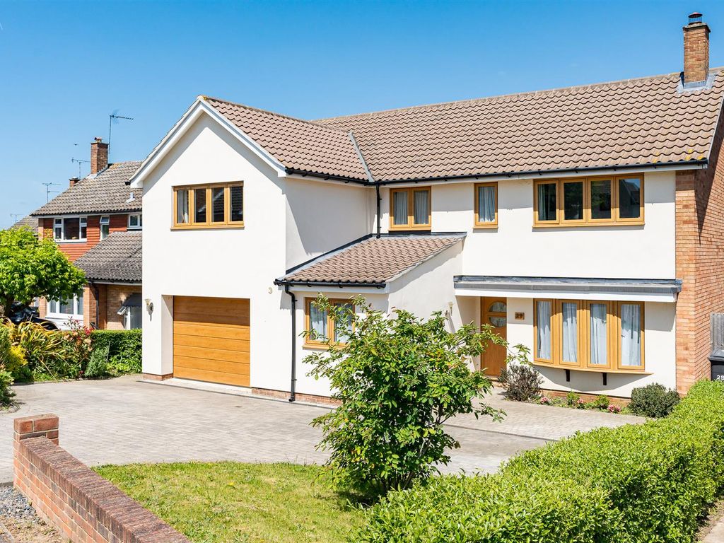 4 bed detached house for sale in Paschal Way, Great Baddow, Chelmsford