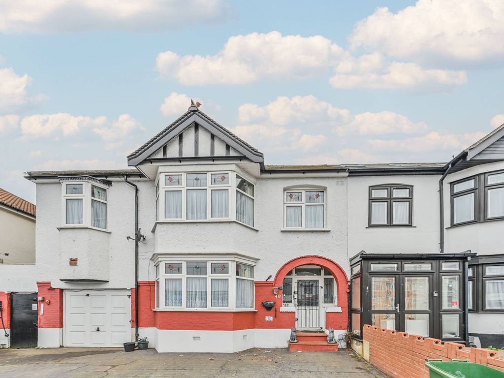4 bed semidetached house for sale in Salisbury Hall Gardens, Chingford, London E4 Zoopla