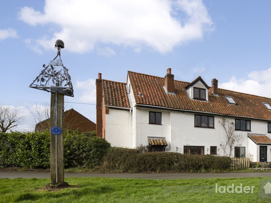 5 bed end terrace house for sale in The Street, Swannington, Norwich