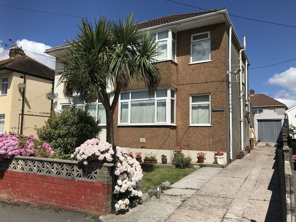 3 bed semidetached house for sale in Garfield Avenue, Litchard