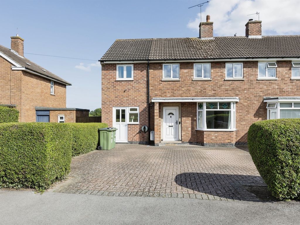 4 bed semidetached house for sale in South Drive, Stoney Stanton
